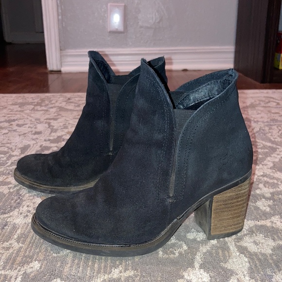 Bos & Co. Waterproof Black Chelsea Boot - Picture 1 of 5